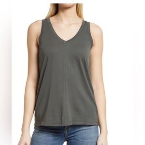 Caslon v-neck tank in Large